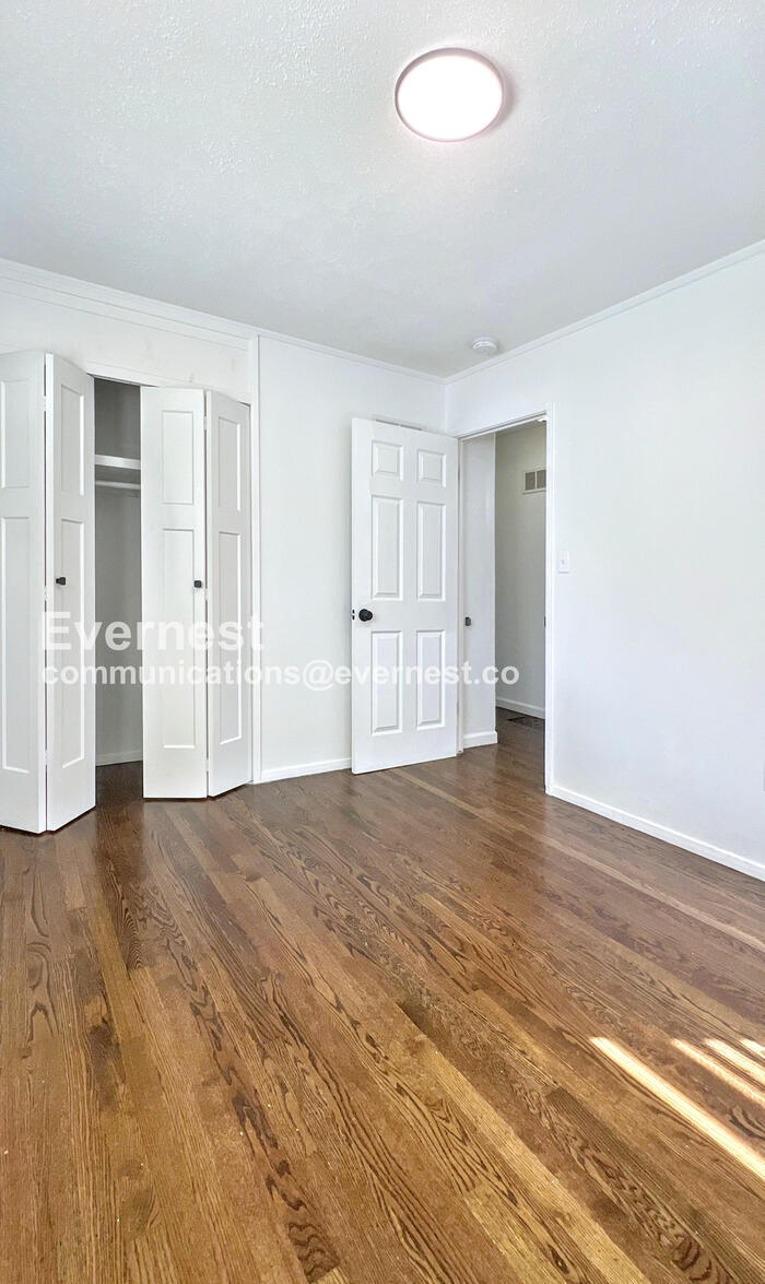 Building Photo - 11305 E 50th Terrace