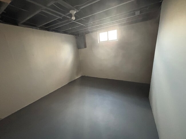 Building Photo - Section 8 welcome