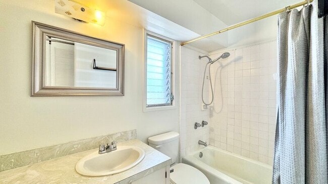 Building Photo - 1658 Liholiho St