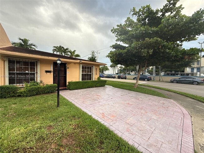 Building Photo - 4315 SW 69th Ave