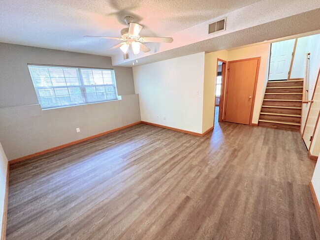 Family Room - 2302 Catskill Ct