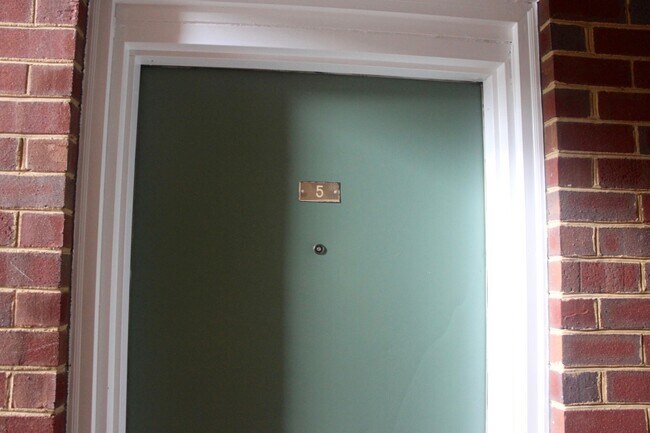 Building Photo - 2BR 2 Full Bath Condo with Modern Upgrades – Near Downtown Harrisonburg!