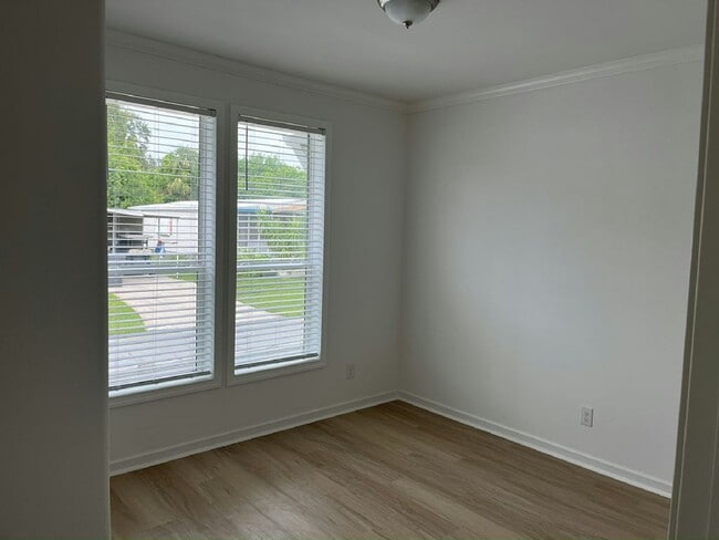 Building Photo - 112 Tahitian Dr