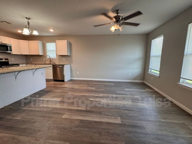 Building Photo - 4120 W 56th Pl