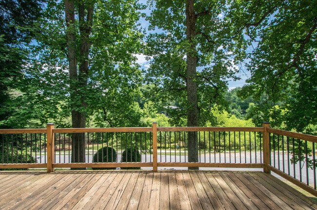 Building Photo - Laurel Park log home 3 bedroom 3 bathroom home.