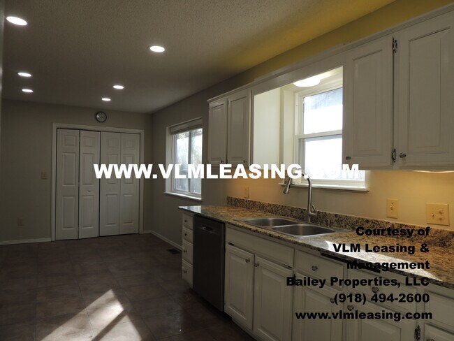 Building Photo - 404 W Vicksburg St