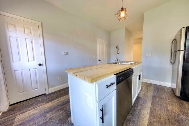 Building Photo - 4145 Humphrey St