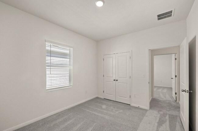 Building Photo - Amazing home ready to move in!