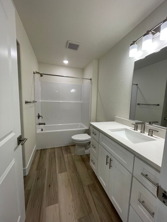 Building Photo - 410 4th St