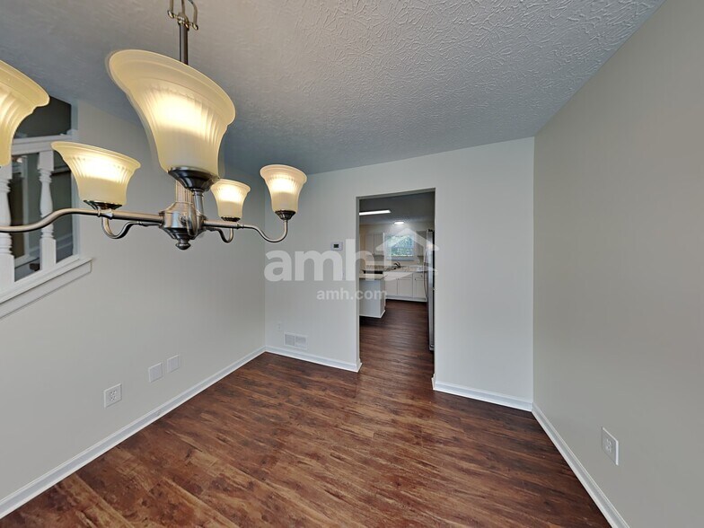Building Photo - 1320 Wild Horse Dr