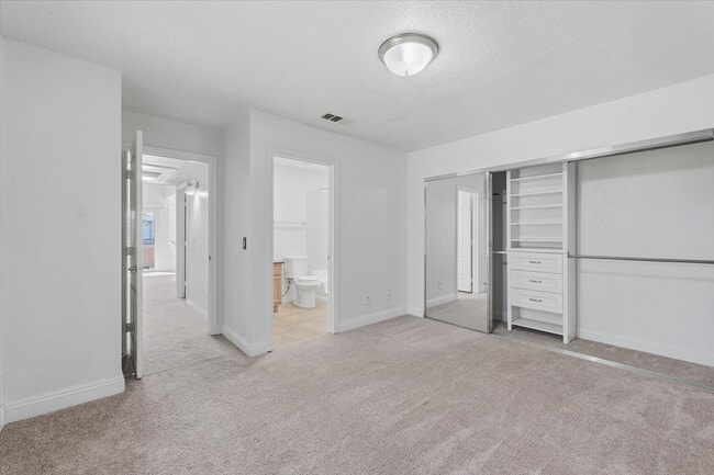 Building Photo - 9325 W Desert Inn Rd