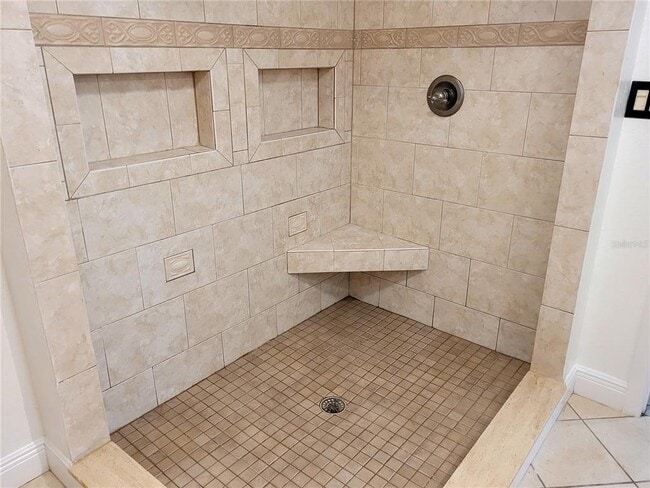 Building Photo - 10803 N Armenia Ave