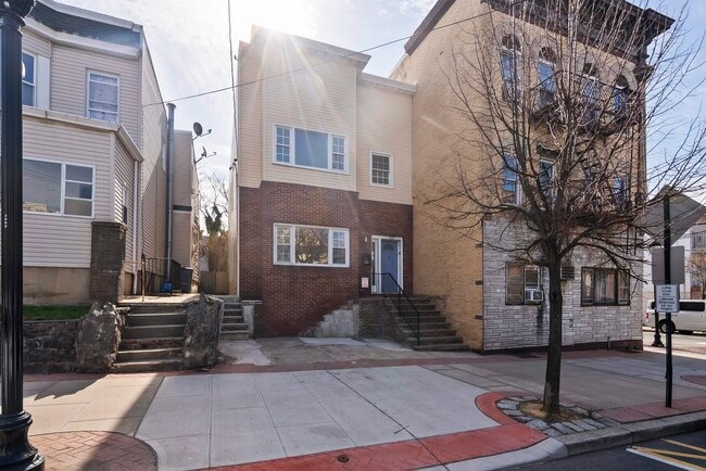 Building Photo - 1102 Central Ave