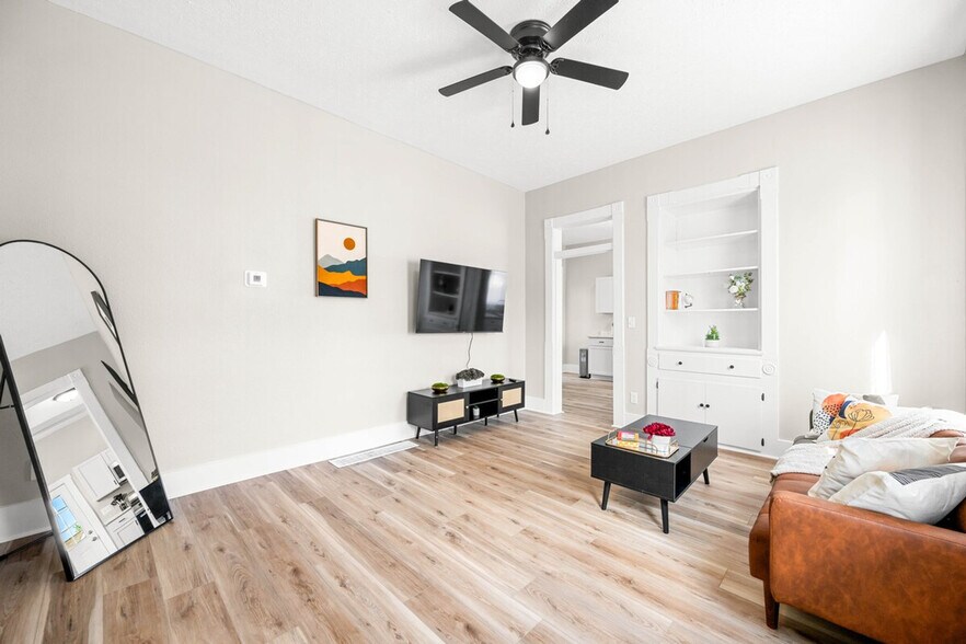 Building Photo - 639 Maple St