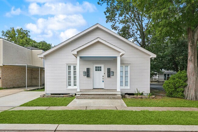 Primary Photo - 3701 Derbigny St