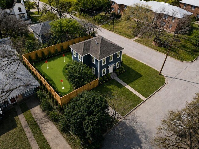 Building Photo - 3211 Tom Green St