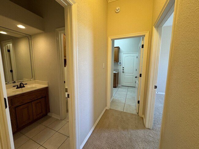 Building Photo - 1712 Iron Jacket Trail