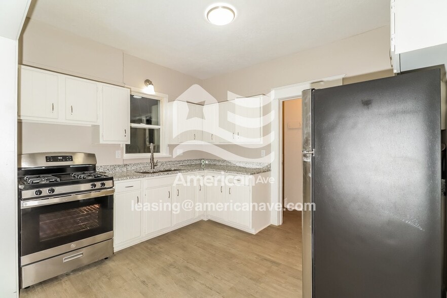 Building Photo - 829 E Dayton St