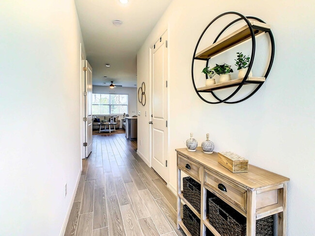 Building Photo - 820 Longboat Dr