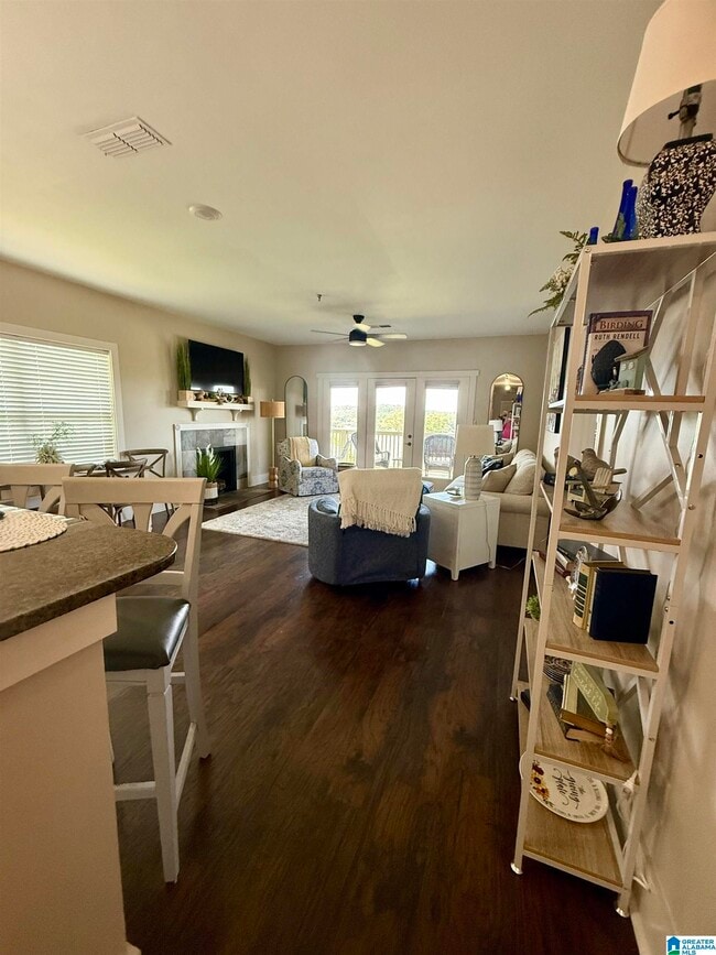 Building Photo - 475 River Forest Ln
