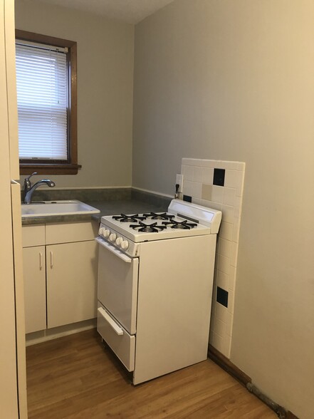 Kitchen - 245 N Seminary St