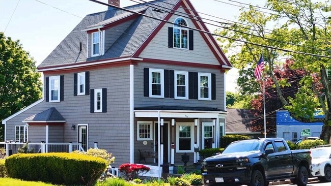 Building Photo - 654 Main St