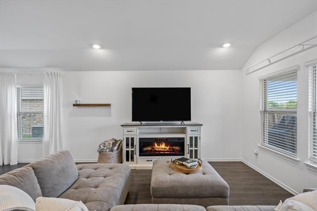 Building Photo - 1504 Buckaroo Ln