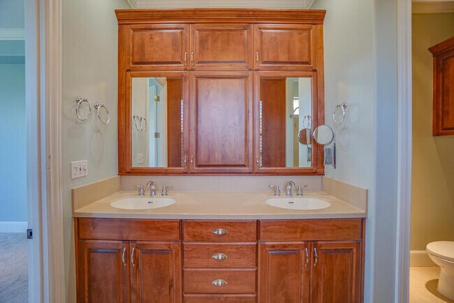 Building Photo - FOUR BEDROOM HOUSE IN LACAMAS SHORES WINTE...