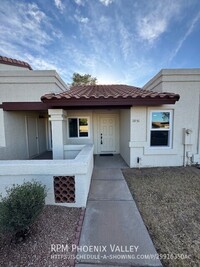 Building Photo - Updated 2 bed / 2 bath Townhome in Mesa wi...