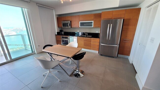 Building Photo - 253 NE 2nd St