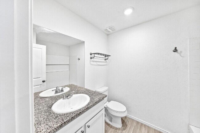 Building Photo - UP TO 1 MONTH FREE RENT!!! No Stairs, No Carpet, No Compromises.