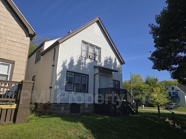 Building Photo - 2478 W Chambers St