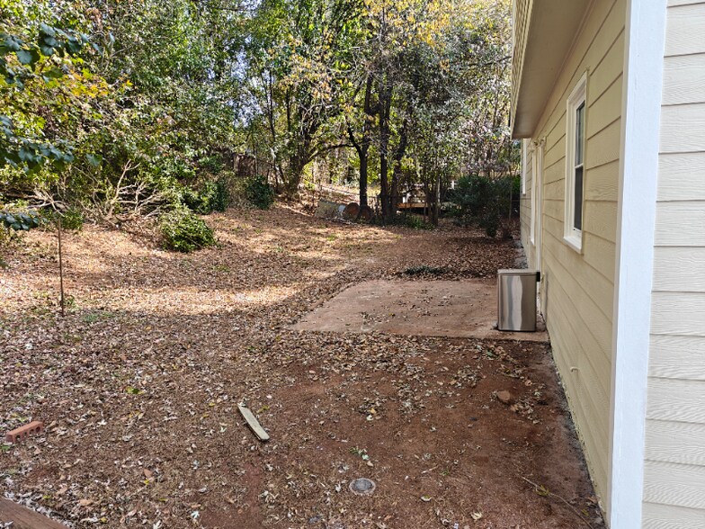 Building Photo - 1125 Memory Ln