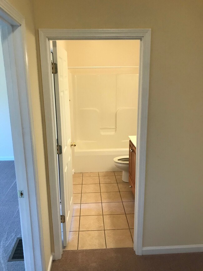 Building Photo - Arden 2 Bedroom Townhome:  Quiet and Spacious