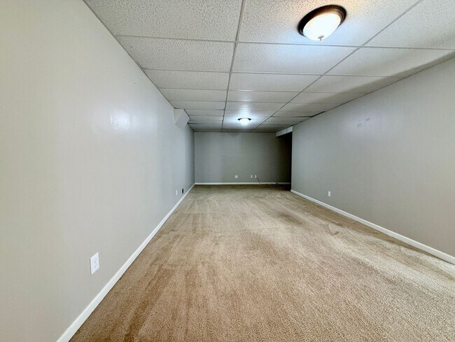 Building Photo - 1303 Cottonwood Ave