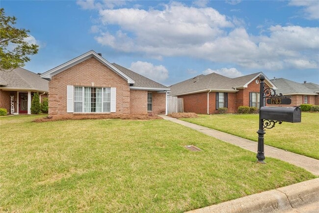 Building Photo - 1703 Pebble Creek Dr