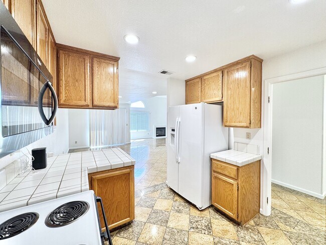 Building Photo - 4378 Conejo Dr