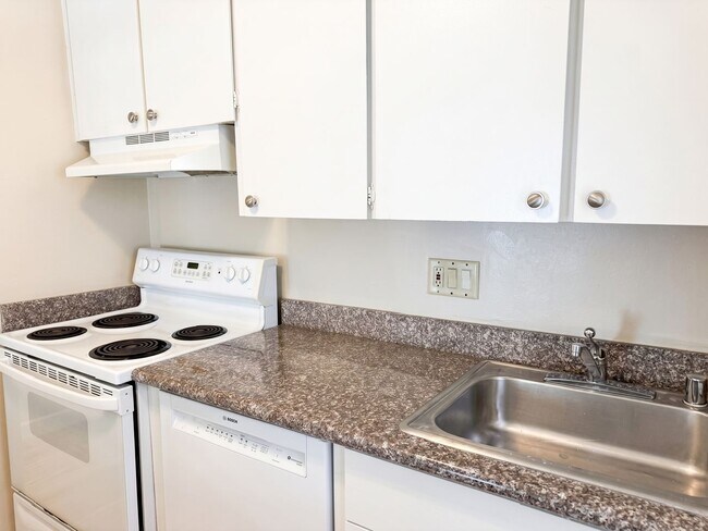 Building Photo - 101 Kinross Dr