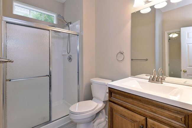 Building Photo - Spacious Home on Wooded Lot!