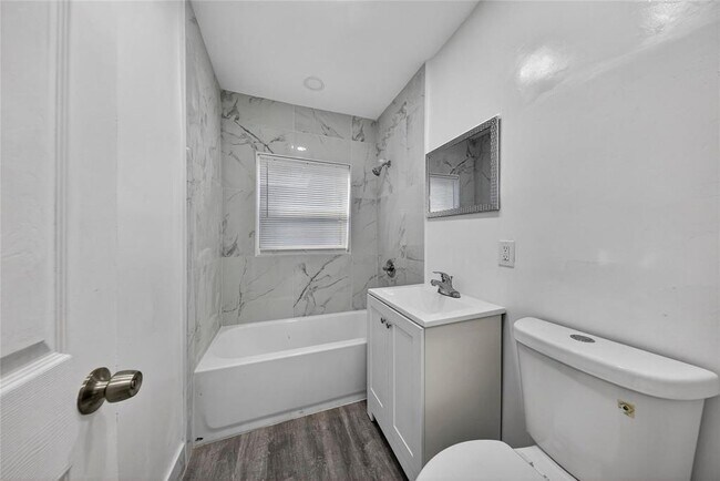 Building Photo - 1541 NW 7th Terrace