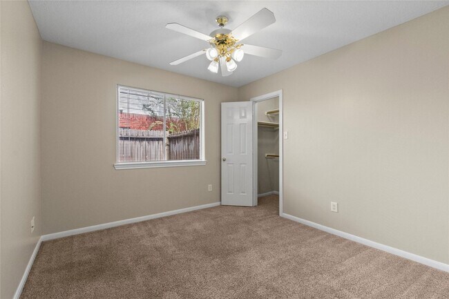 Building Photo - 805 Courtland View