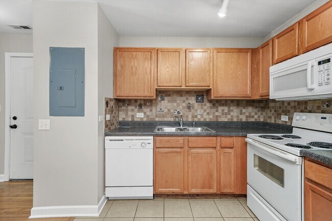 Building Photo - 3423 Ridgeland-201