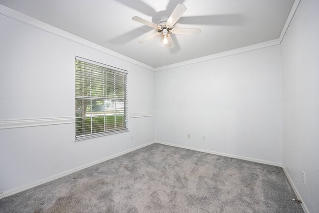 Building Photo - Nicely remodeled 4 bedroom 2 bath home In Hickory Forest