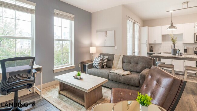 Building Photo - 5885 Lakehurst Dr