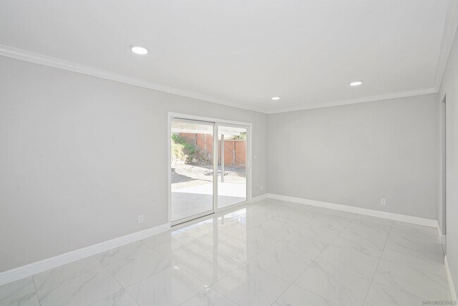Building Photo - 7684 Meadowbrook Ct