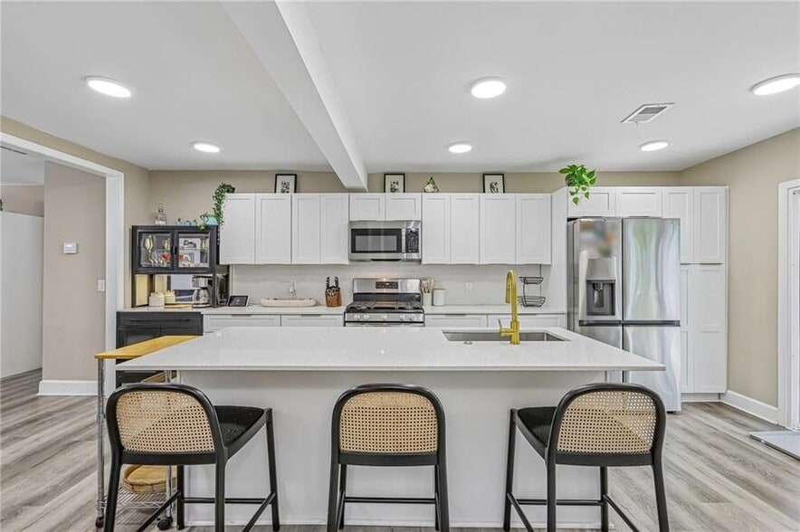 Building Photo - 3898 Skidmore Dr