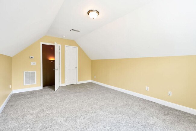 Building Photo - 104 Grasmere Ct