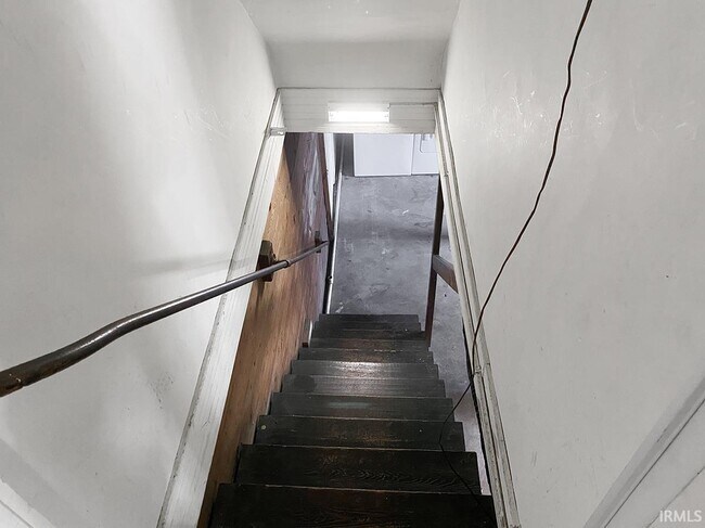 Building Photo - 519 S Swain Ave