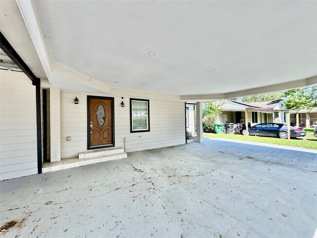 Building Photo - 4613 Dewberry St