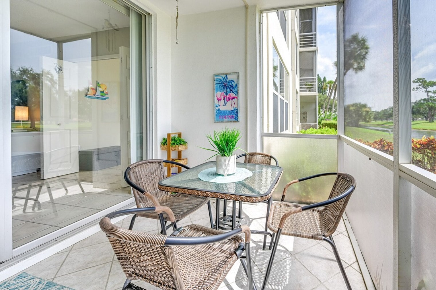 Building Photo - 745 W Country Club Dr